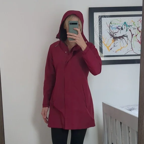 Helly Hansen Raspberry coloured raincoat - Picture 2 of 12